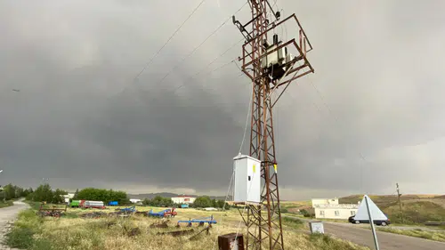 Diyarbakır’da yıldırım düştü: Yoldan geçen kadın yaralandı