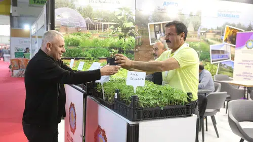 Diyarbakır Büyükşehir’den tarım fuarında çiftçilere 200 bin ücretsiz fide