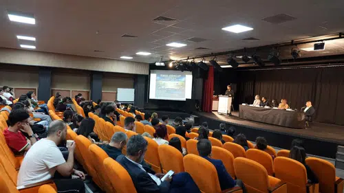 Diyarbakır'da uzmanlardan gençlere meslek seçiminde altın tavsiyeler