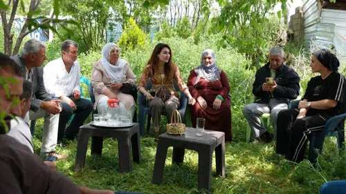 Diyarbakır Sur'da Eşbaşkanlar kapı kapı gezerek vatandaşla bayramlaştı