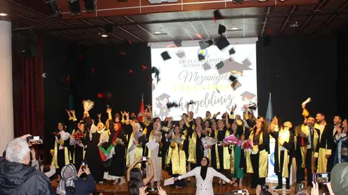 Diyarbakır'da mezuniyet sevinci: Dicle Üniversitesi'nde kep fırlattılar