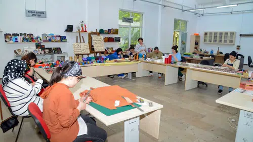 Diyarbakır'da engelliler atölyelerde hem özgüven hem meslek kazanıyor