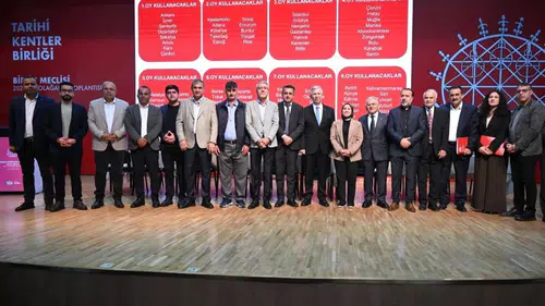Diyarbakır'ın belediyesinde Eşbaşkana ikinci görev: Sur'un gururu oldu