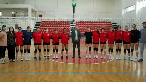 Diyarbakır’ın namağlup kadın voleybolcuları Türkiye Şampiyonluğu için sahne alacak