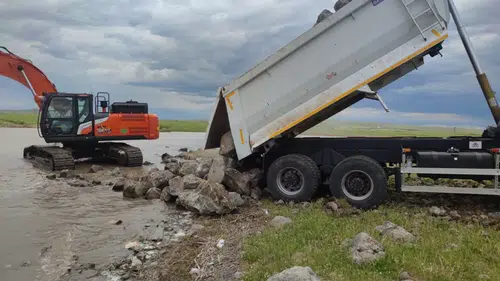 Diyarbakır'da çiftçileri sevindiren gelişme: Yol çalışması başladı