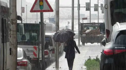 Diyarbakır'da gök gürültülü sağanak etkili olacak: Toz taşınımına dikkat