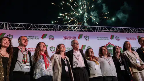 Amedspor'un Diyarbakır'ı sallayan sevincine Eşbaşkan Serra Bucak da ortak oldu