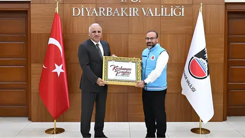 Diyarbakır Valisi Zorluoğlu kurban vekaletini Diyanet Vakfı'na verdi