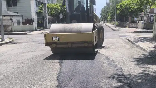 Diyarbakır'da bayram öncesi yol hamlesi: 20 ton asfalt serildi