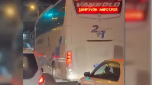 'Şampiyon Amedspor' yazılı yolcu otobüsü Trabzon'da gündem oldu