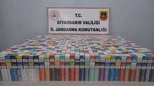 Diyarbakır'da on binlerce paket kaçak sigara ele geçirildi: Farklı ürünler de var