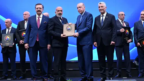 DTSO Başkanı Mehmet Kaya’ya Cumhurbaşkanı Erdoğan’dan hizmet plaketi