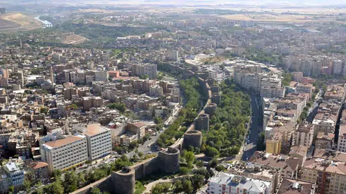 Diyarbakır'da bugün çok sayıda cadde trafiğe kapalı: Alternatif güzergahlar belli oldu