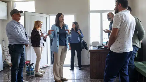 Diyarbakır'da Eşbaşkanların esnaf ziyaretinde raylı sistem müjdesi geldi