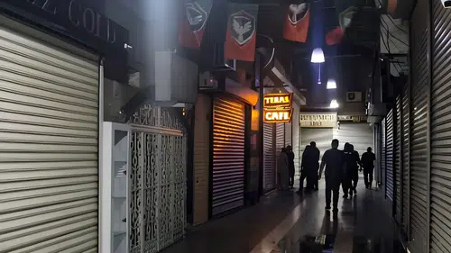 Diyarbakır'da Sur'da tespih dükkanında yangın çıktı: İtfaiye imdada yetişti
