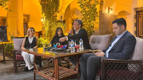 Diyarbakır ziyaretini gençlerle sürdüren Özgür Özel Yerel yönetimlerde yeni bir dönem