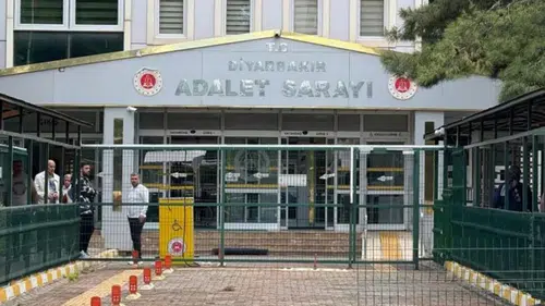 Diyarbakır’da emniyet amirli çeteye 25 yıl istendi: Aranan kişilerden para koparmışlar