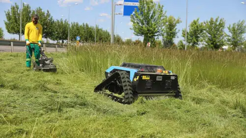 Diyarbakır’da ot biçme işi robotlara emanet: 4,5 milyon metrekarelik alanda mesai yapıyorlar
