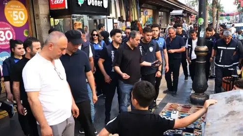 Diyarbakır'da esnafın başındaki isimden zabıtanın kaldırım operasyonlarına destek
