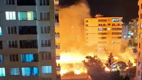 Bağcılar Mahallesi’nde apartmanların dibindeki boş arazide çıkan yangın paniğe yol açtı