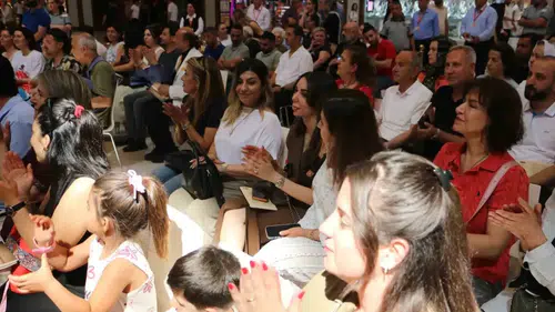 Yazar Ayşe Ceylan Topçu Diyarbakır’da Yüzünü Güneşe Dön için imza günü düzenlendi