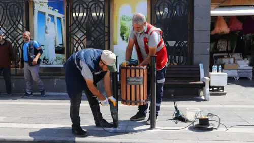Diyarbakır Sur'da eskileri söküldü, yenileri monte edildi