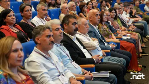 Diyarbakır'da Eşbaşkan Hatun'dan Kürtçe açıklaması: Kamusal alan vurgusu