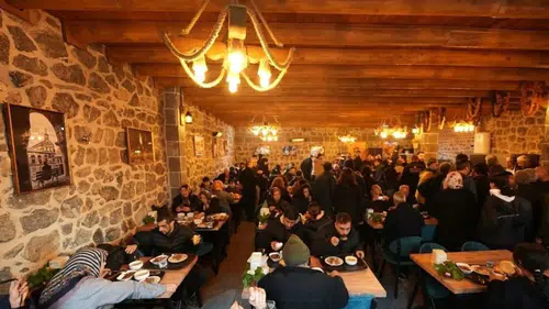 Diyarbakır'da kalori hesabıyla 100 TL'ye 4 çeşit yemek: Lokanta tıklım tıklım doluyor