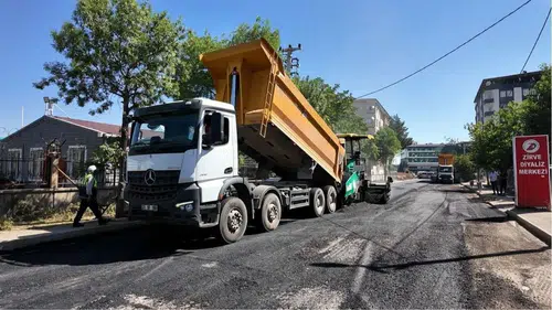 Diyarbakır'ın en kalabalık mahallesine 24 bin 500 tonluk dokunuş