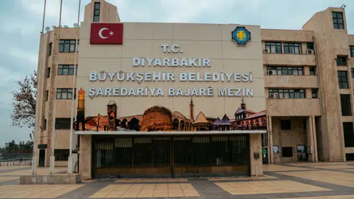 Diyarbakır Büyükşehir Belediyesi'nde iletişim krizi: Alo 153 ve internet çöktü