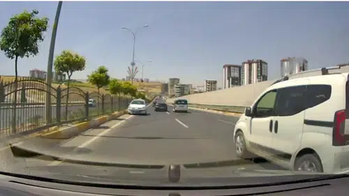 Şanlıurfa-Diyarbakır yolunda kuralları hiçe saydı: Trafikte büyük tehlike
