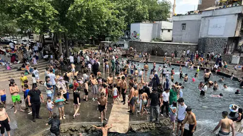 Diyarbakır'da sıcak hava bunaltıyor: Çocuklar Anzele Suyu'nda serinledi