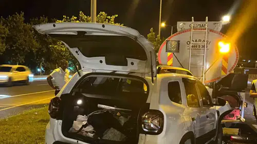 Diyarbakır Çınar'da dikkatsizlik faciaya dönüştü Sulama aracına çarpan otomobilde 3 yaralı