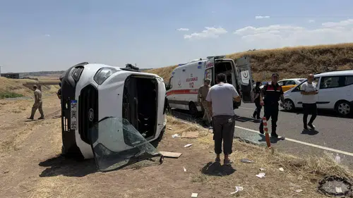 Bağlar'da rehabilitasyon servisi kaza yaptı 17 öğrenci dahil 19 kişi yaralandı