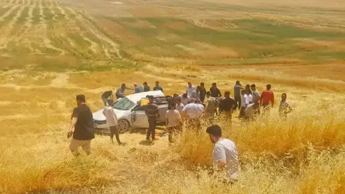 Silvan'da meydana gelen trafik kazasında araç tarlaya savruldu 5 yaralı var