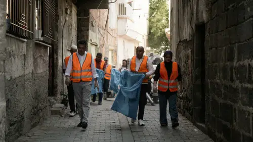 Diyarbakır Sur'da Eşbaşkan çöp topladı, vatandaşları bilinçlendirdi