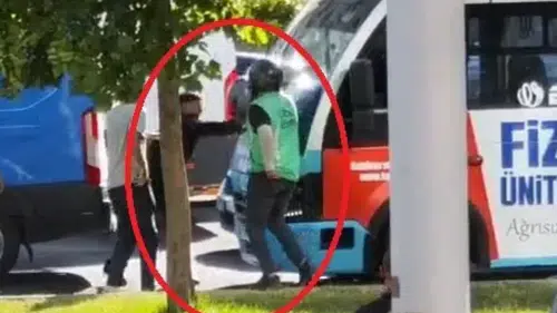 Diyarbakır'da trafikte kasklı saldırı Kayapınar'daki o anlar kameralara yansıdı