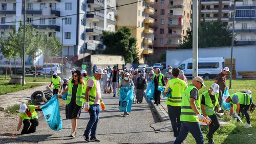Kayapınar'da eline poşeti alan çöp toplamaya koştu: Rekor katılım vardı