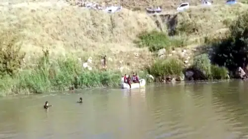 Diyarbakırlı ailenin yürek yakan dramı: Bir çocukları vefat etti, diğeri çayda aranıyor