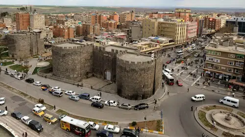 Diyarbakır'da termometreler tavan yaptı: Öğle saatlerinde dışarı çıkmayın!