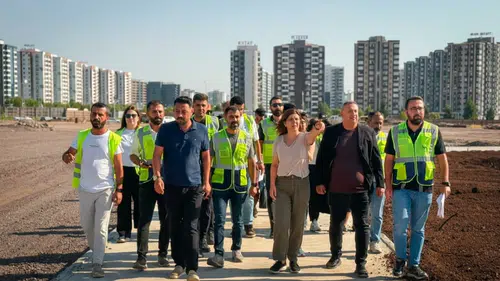 Diyarbakır'a iki dev park geliyor: Eşbaşkan Bucak yapımı süren yaşam alanlarını inceledi