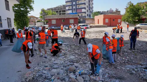 Bağlar’da iki haftalık temizlik maratonu sona erdi: Her yer pırıl pırıl oldu