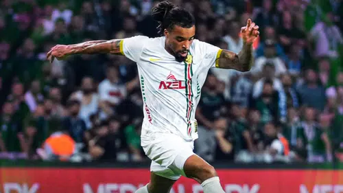 Kocaelispor Amedspor maçında ev sahibi ekip ilk yarıyı önde tamamladı