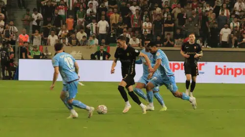 Amedspor Trabzonspor karşılaşmasında ilk yarı 1-1 berabere tamamlandı