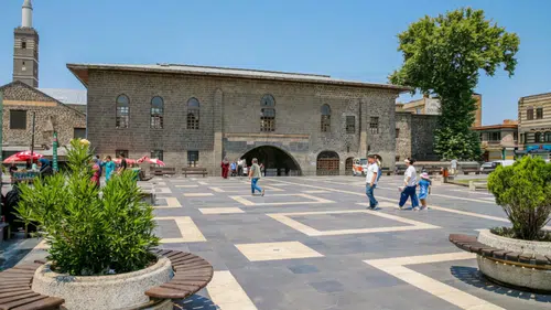 Diyarbakır'da 13 ilçede sıcaklık 40 derece ve üzerinde: Kavrulmaya devam