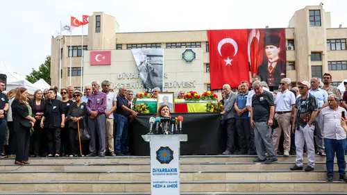 Mehdi Zana, 49 yıl önce başkan seçildiği belediyeden son kez uğurlandı