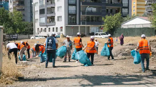 Diyarbakır'da eşbaşkan, vatandaşlar, ekipler el ele verdi: Her yer pırıl pırıl oldu