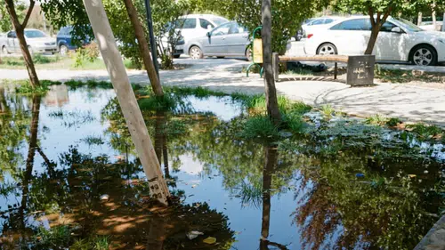Diyarbakır'da hasta yakınları isyanda: Dev hastanenin bahçesindeki su birikintileri tepki çekti