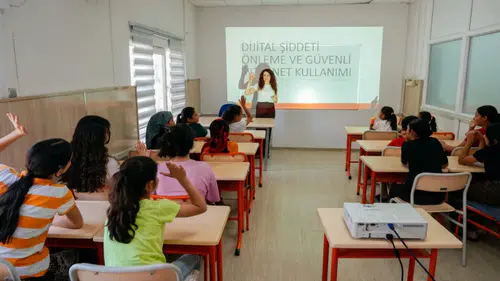 Diyarbakır’da çocuklara dijital şiddet dersi: Yapay zekâ tehlikesi de anlatıldı