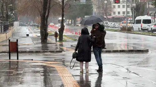 Meteoroloji saat verdi: Diyarbakır’da sağanak, bölgede fırtına